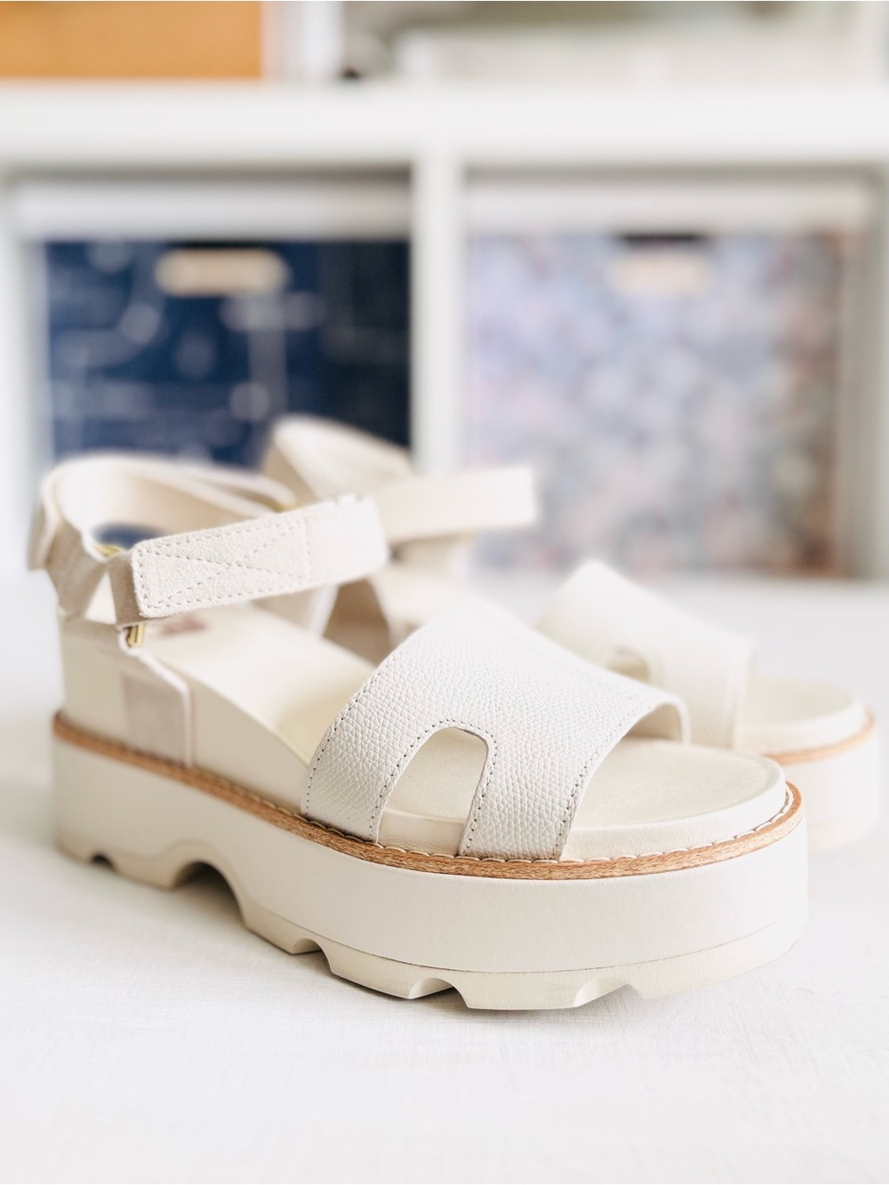 [Sorel] Joanie IV “Chalk Chalk” Leather Platform  Wedge Velcro Strap Sandal - Picture 5 of 10